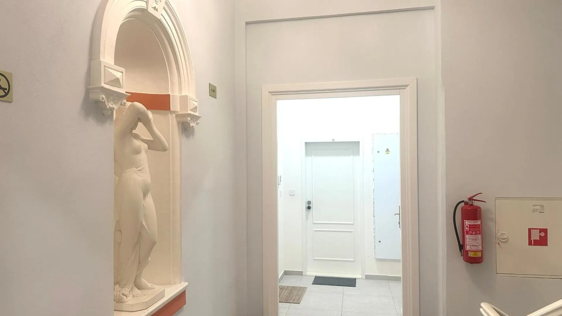 Modern 2 Bed-Room Apartment In Prague 1 With Stunning National Museum View
