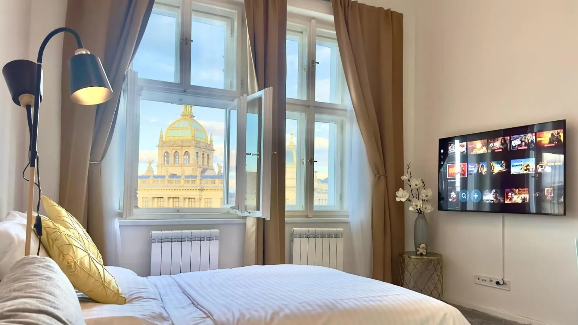Modern 2 Bed-Room Apartment In Prague 1 With Stunning National Museum View Τσεχία