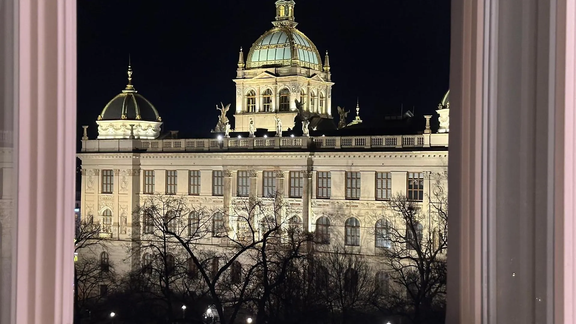 Modern 2 Bed-Room Apartment In Prague 1 With Stunning National Museum View