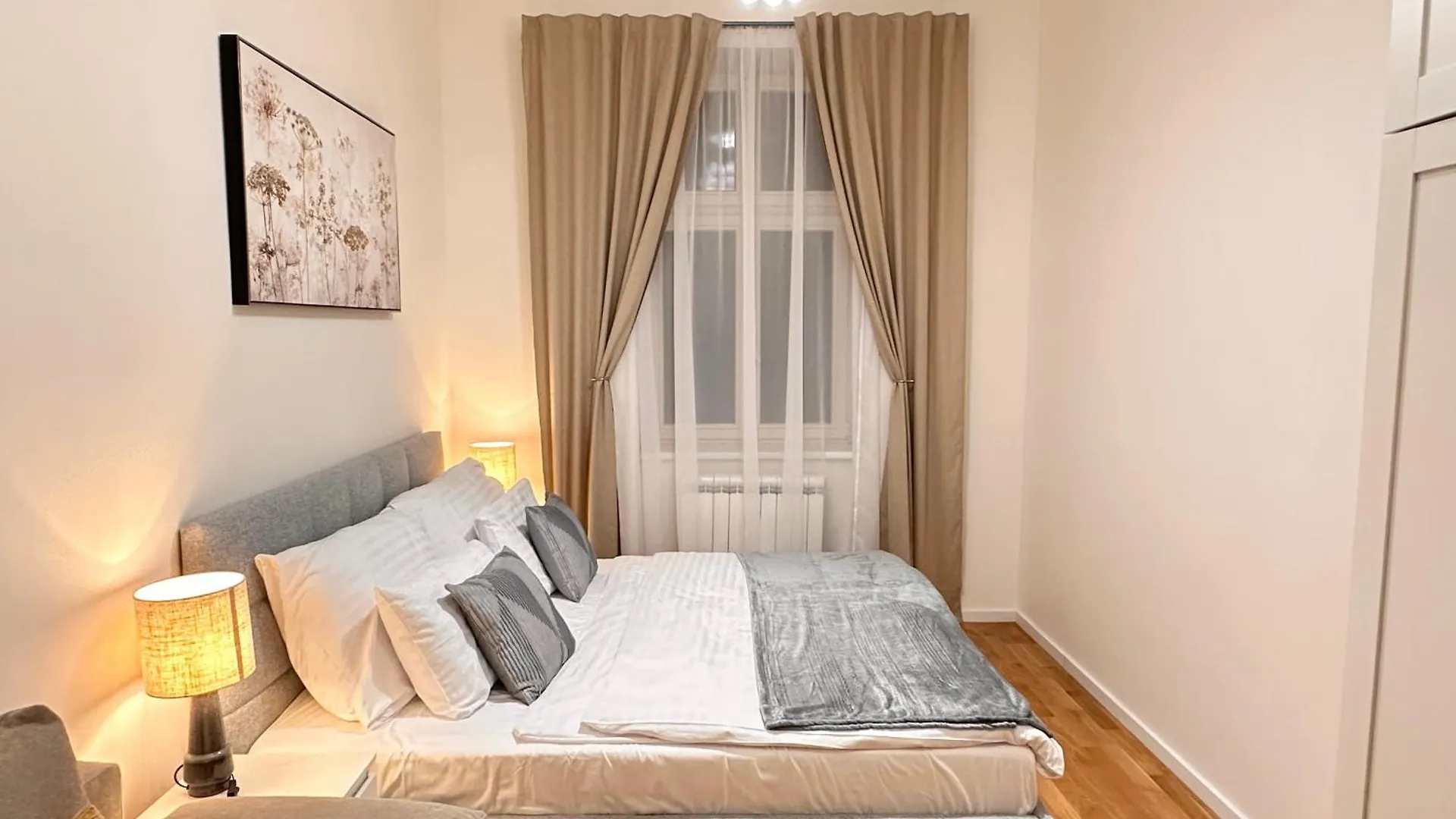 Modern 2 Bed-Room Apartment In Prague 1 With Stunning National Museum View